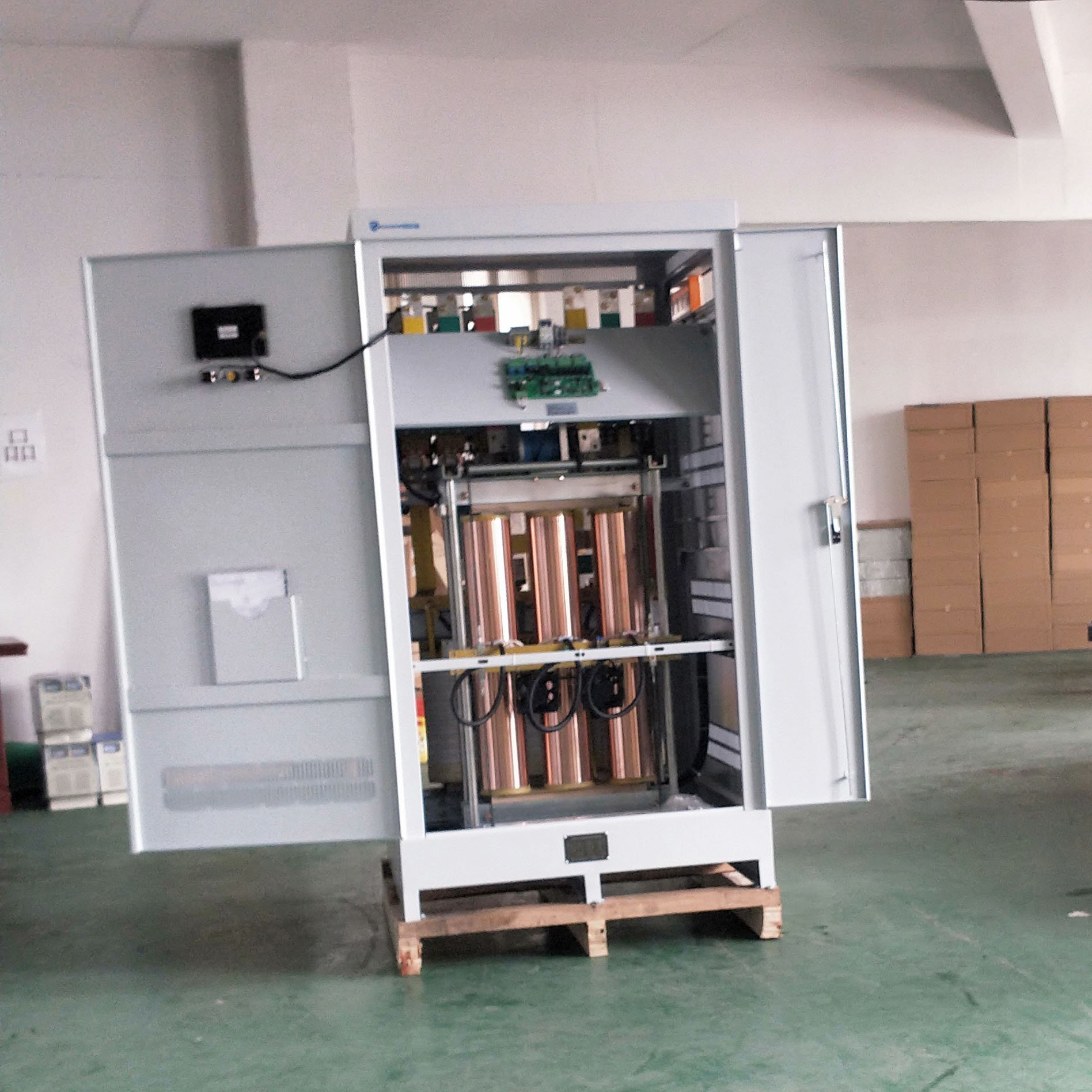 三相交流補償穩(wěn)壓器